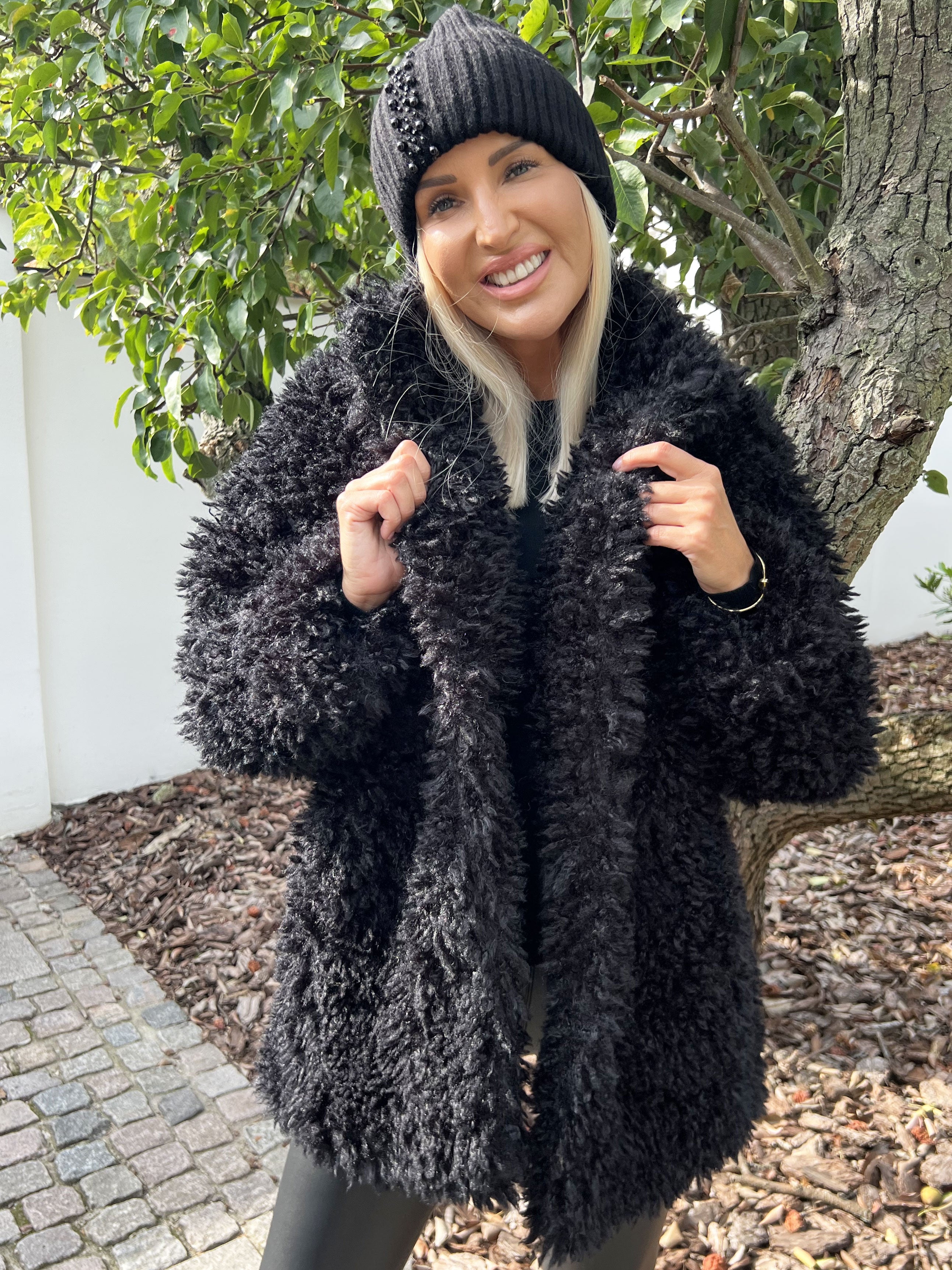 Alma - Jakke i plys med trykknapper og lommer